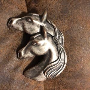 Gorgeous Horse Head Lapel Pin